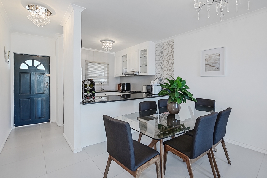 To Let 2 Bedroom Property for Rent in Big Bay Western Cape